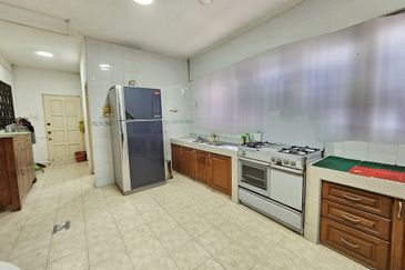 Jalan Mutiara Barat 3