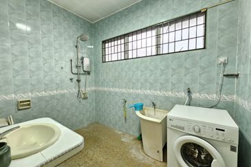 Jalan Mutiara Barat 3