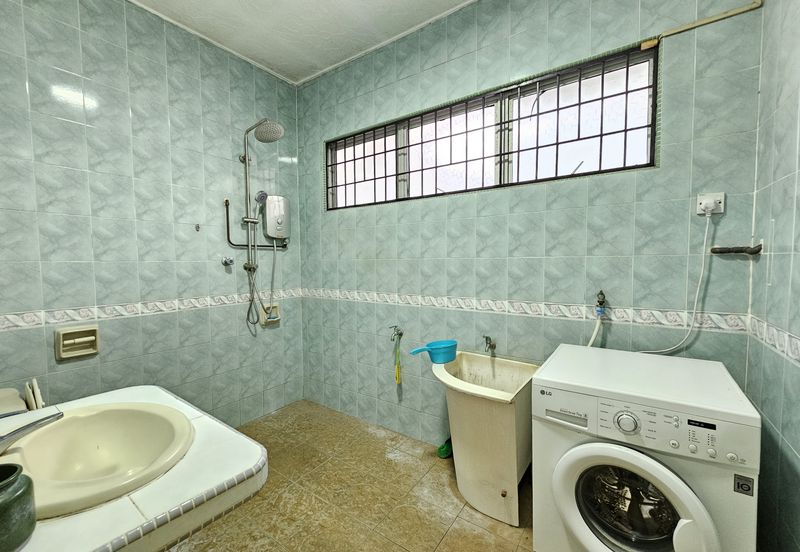 Jalan Mutiara Barat 3