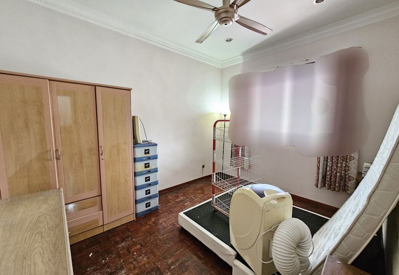 Jalan Mutiara Barat 3