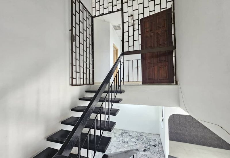 Jalan Mutiara Barat 3