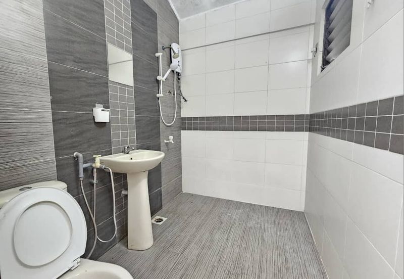 Jalan Mutiara Barat 3