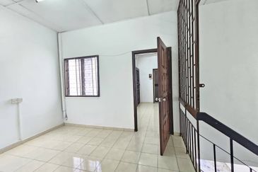 Jalan Mutiara Barat 3