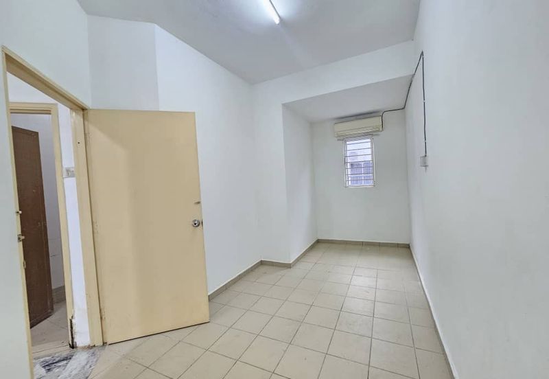 Jalan Mutiara Barat 3