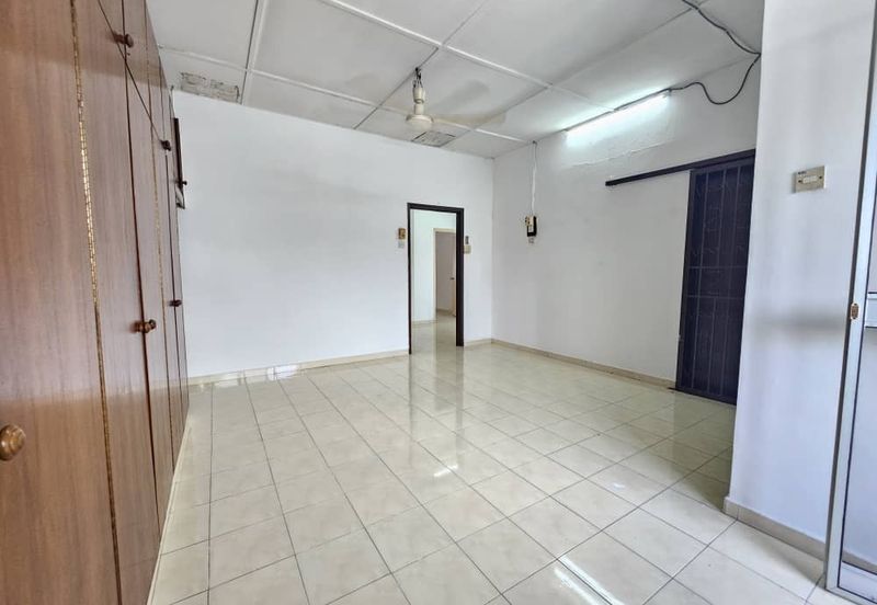 Jalan Mutiara Barat 3