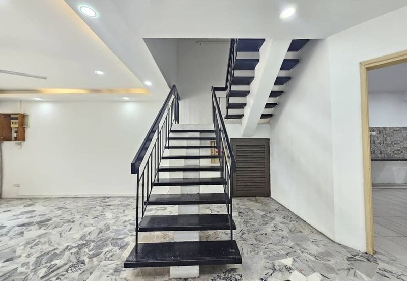 Jalan Mutiara Barat 3