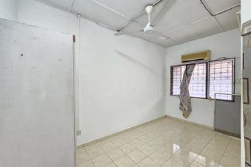 Jalan Mutiara Barat 3