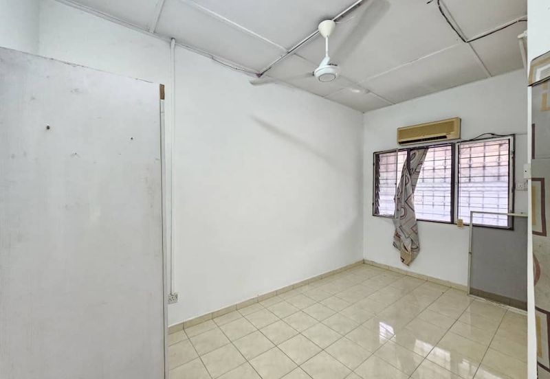 Jalan Mutiara Barat 3