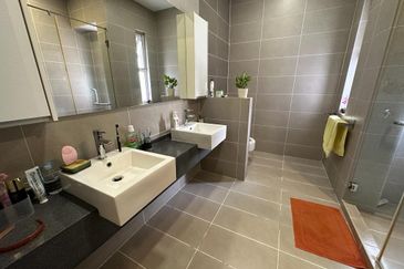 2 Stry Semi-D  Goodview Residence