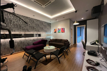 3 Sty Semi D CORNER Bandar  Sungai Long