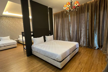 3 Sty Semi D CORNER Bandar  Sungai Long