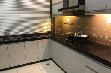 3 Sty Semi D CORNER Bandar  Sungai Long