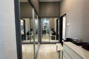 3 Sty Semi D CORNER Bandar  Sungai Long