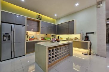 Move In Condition Fully Renovated Wira Heights Double Storey Semi D sungai Long cheras