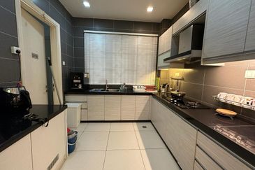 3 Sty Semi D CORNER  Bandar Sungai Long cheras