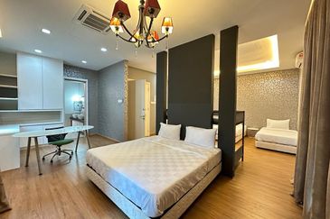 3 Sty Semi D CORNER  Bandar Sungai Long cheras