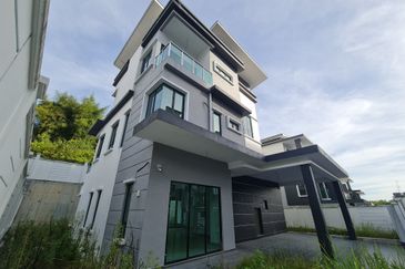 Storey Bungalow at Rafflesia Residence, Bandar Sungai Long