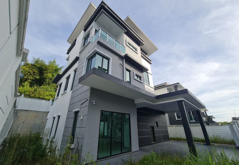 Storey Bungalow at Rafflesia Residence, Bandar Sungai Long