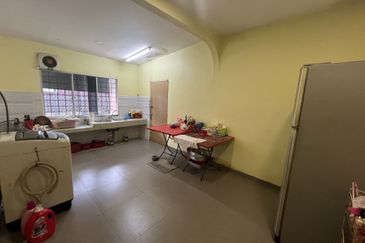 2 Sty Happy Garden endlot with land unit