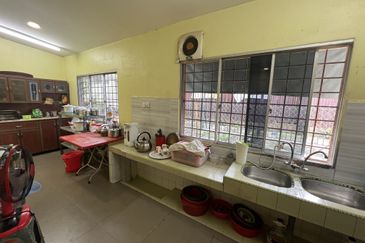 2 Sty Happy Garden endlot with land unit