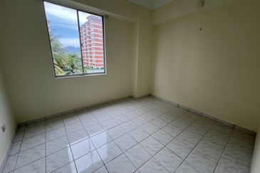 Green Acre Sungai Long condo