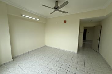 Green Acre Sungai Long condo