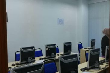 3 Storey Shoplot  Bandar Bukit Puchong Newtown 