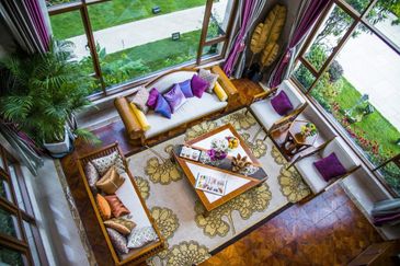 3 storey -Luxurious Bungalow  Semenyih