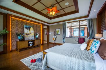 3 storey -Luxurious Bungalow  Semenyih