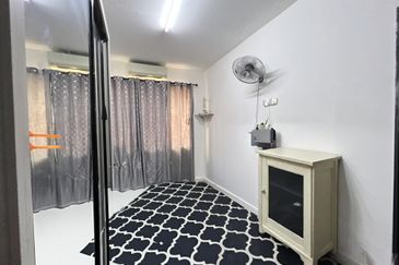 3 storey Terrace House Taman Dagang for Sale