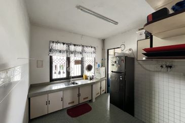 3 storey Terrace House Taman Dagang for Sale