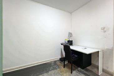 3 storey Terrace House Taman Dagang for Sale