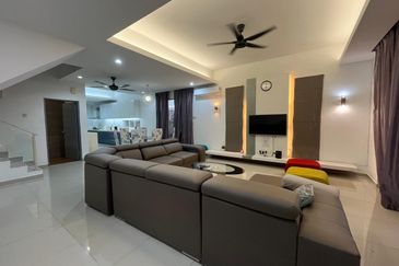 Renovated 3 Story Corner Terrace at D'Impian Tropika