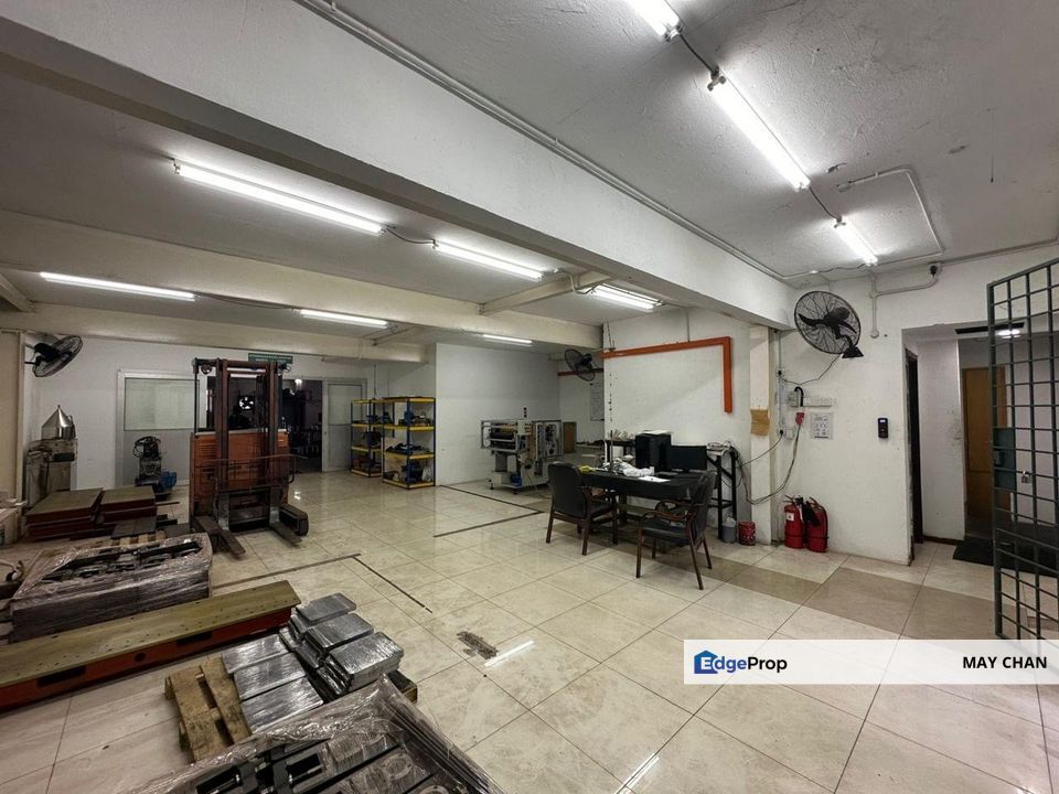 Taman Kajang Utama, Kajang 1.5 Storey Factory End Lot For Sale , Selangor, Kajang