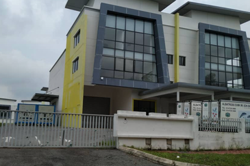 2.5 Storey Semi-D Factory  Beranang, Semenyih Selangor