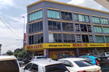 Balakong shoplot Batu 11 Cheras Ground Floor 