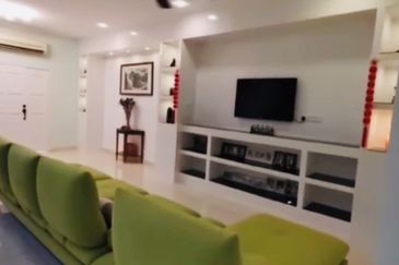 2.5 Storey House Taman Prima Tropika Seri Kembangan 