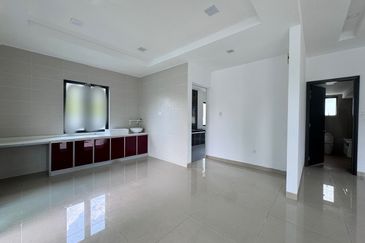 3 Storey bungalow bandar mahkota cheras Cheras