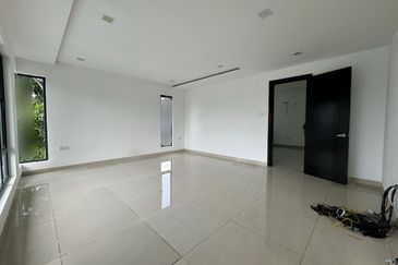 3 Storey bungalow bandar mahkota cheras Cheras