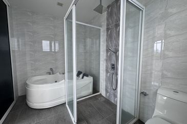 3 Storey bungalow bandar mahkota cheras Cheras