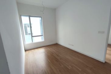 3 storey cluster semid at Parkfield Tropicana Heights