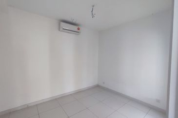 3 storey cluster semid at Parkfield Tropicana Heights