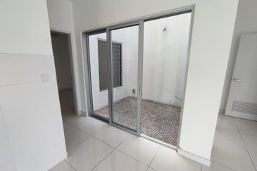 3 storey cluster semid at Parkfield Tropicana Heights