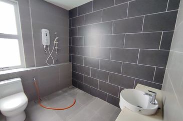 3 storey cluster semid at Parkfield Tropicana Heights