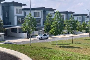 3-Storey Semi D cluster @ Parkfield Tropicana Height  Kajang 