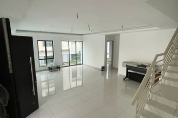 3 Storey Semi D, Corner unit, Mahkota Hill Cheras