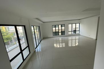 3 Storey Semi D, Corner unit, Mahkota Hill Cheras