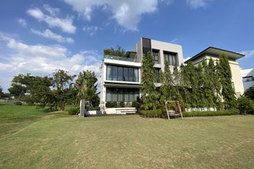 3 Storey Shoplot Taman Putra Kajang