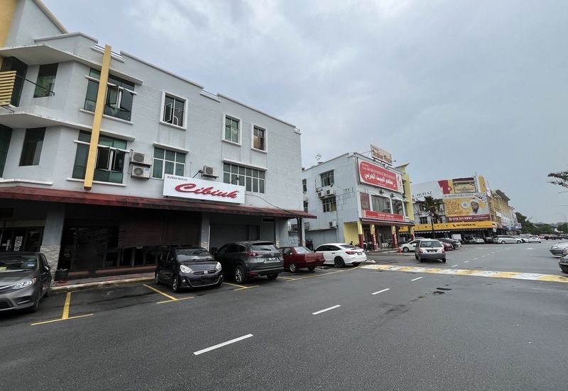 3 Storey Shoplot Taman Putra Kajang