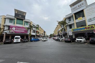 3 Storey Shoplot Taman Putra Kajang